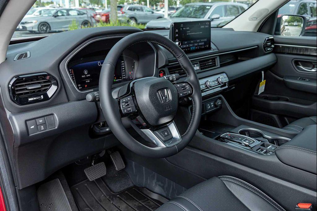 new 2025 Honda Pilot car, priced at $52,985