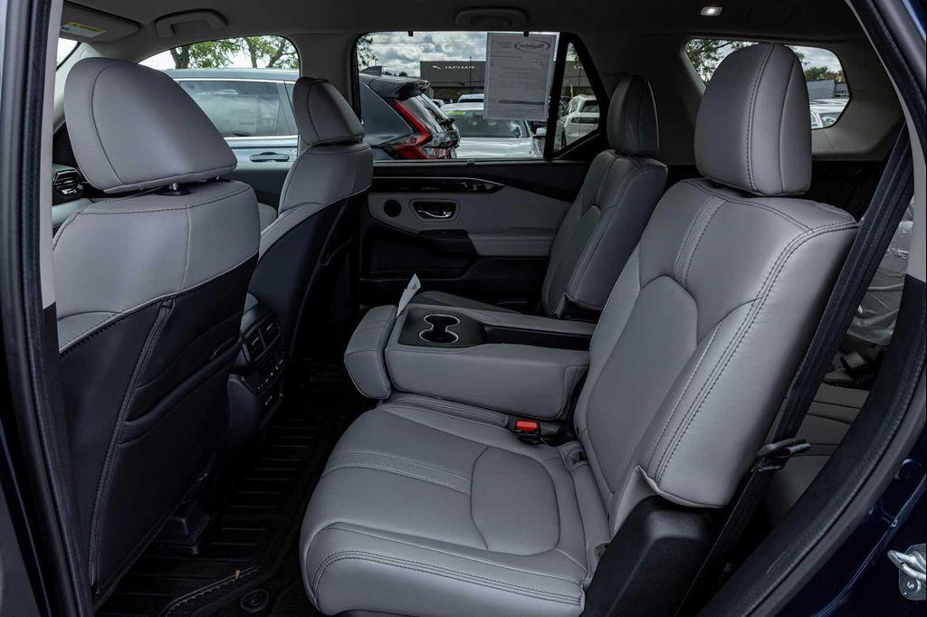 new 2025 Honda Pilot car, priced at $45,050