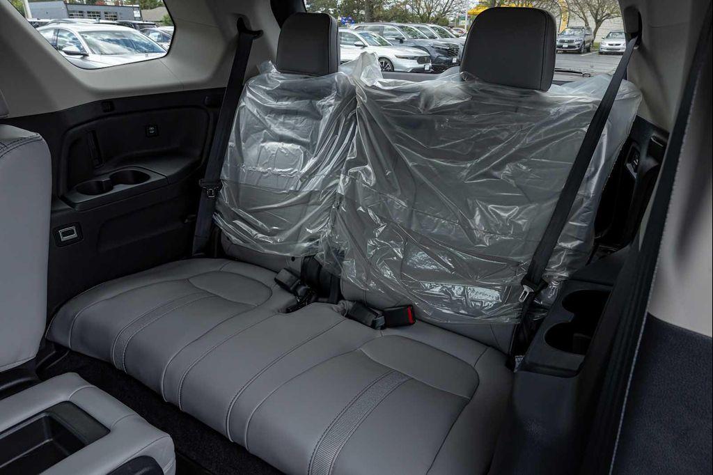 new 2025 Honda Pilot car, priced at $45,050