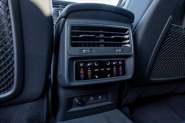 new 2025 Audi Q7 car, priced at $71,200
