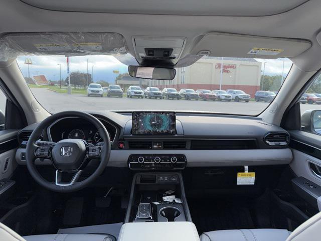 new 2025 Honda Pilot car, priced at $51,095