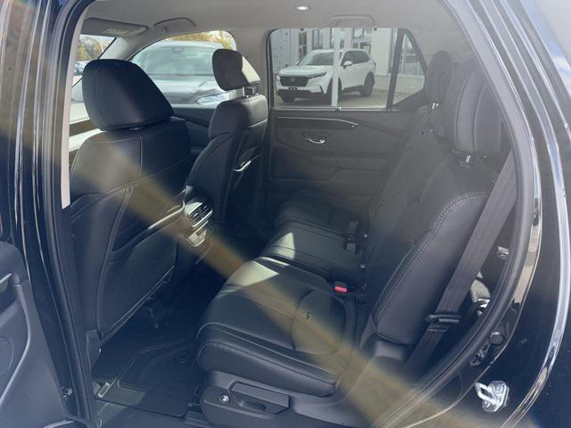 new 2025 Honda Pilot car, priced at $47,825
