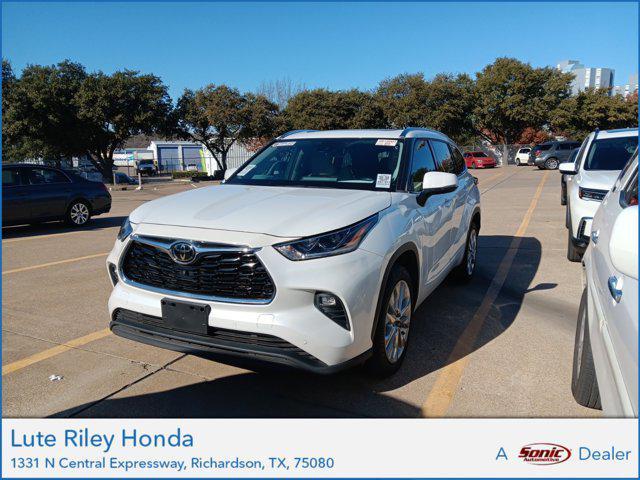 used 2022 Toyota Highlander car, priced at $36,999