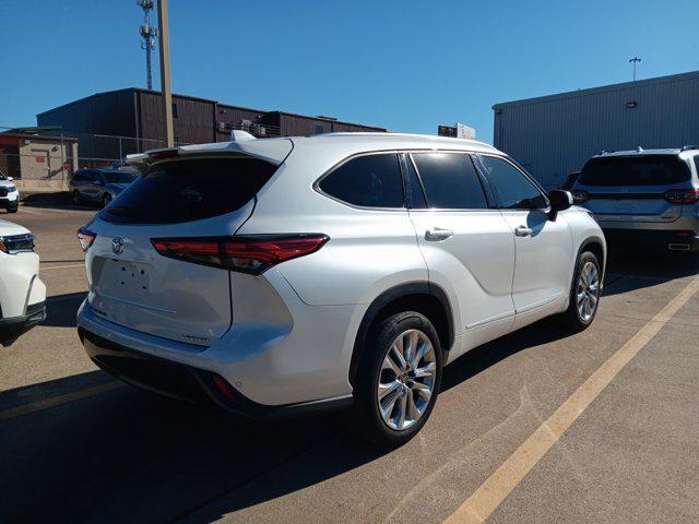 used 2022 Toyota Highlander car, priced at $36,999