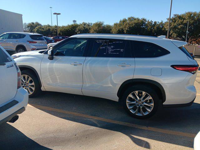 used 2022 Toyota Highlander car, priced at $36,999