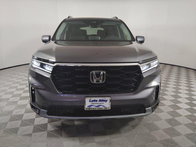 new 2025 Honda Pilot car, priced at $45,401
