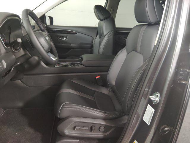 new 2025 Honda Pilot car, priced at $45,401