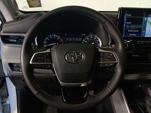 used 2022 Toyota Highlander car, priced at $41,499