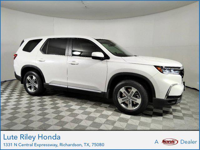 new 2025 Honda Pilot car, priced at $45,421