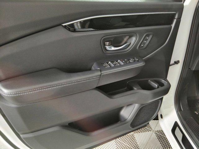 new 2025 Honda Pilot car, priced at $45,421