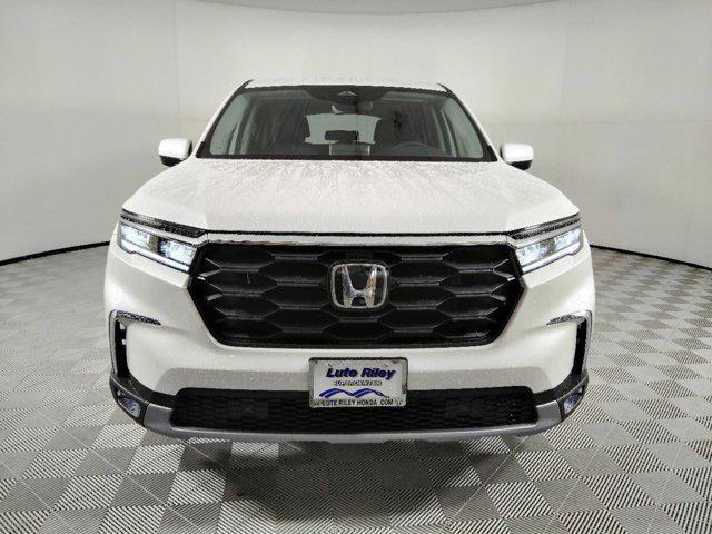 new 2025 Honda Pilot car, priced at $45,421