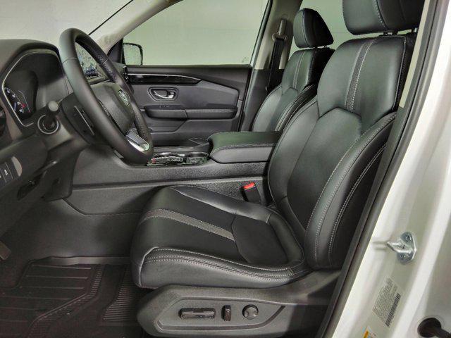 new 2025 Honda Pilot car, priced at $45,421