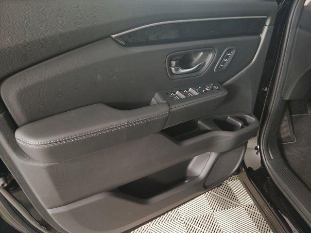 new 2025 Honda Pilot car, priced at $50,282