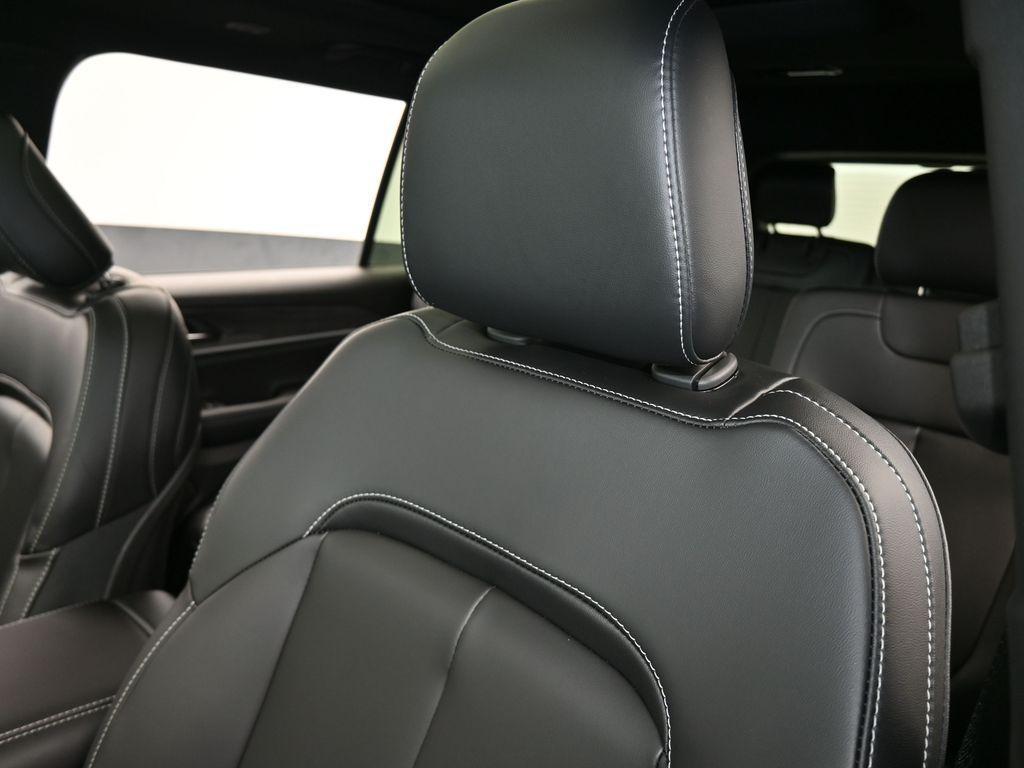 new 2025 Jeep Grand Cherokee L car