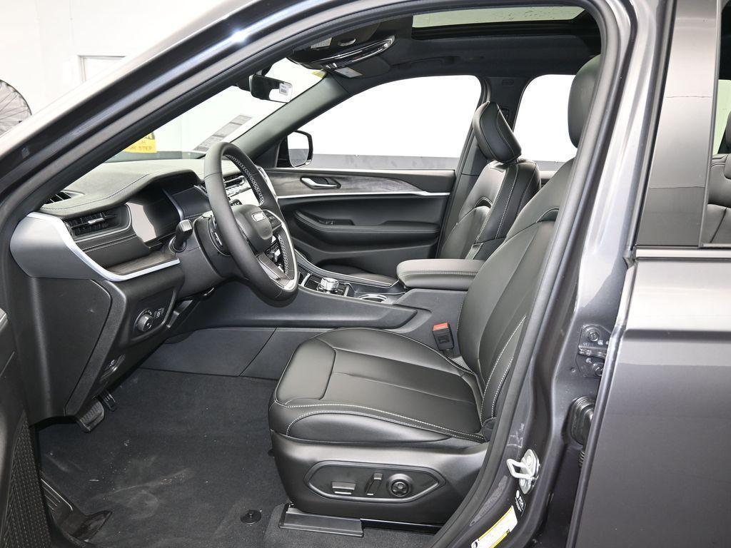 new 2025 Jeep Grand Cherokee L car