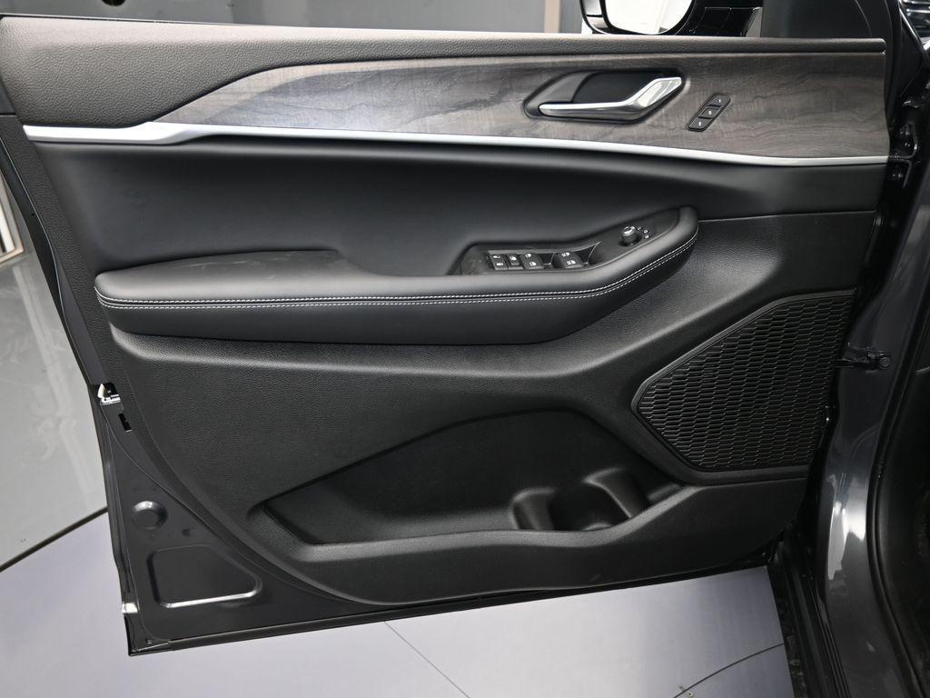 new 2025 Jeep Grand Cherokee L car