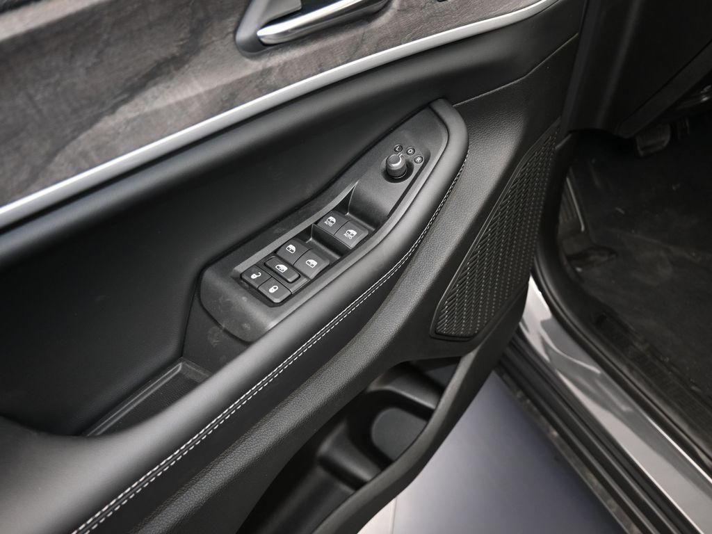 new 2025 Jeep Grand Cherokee L car