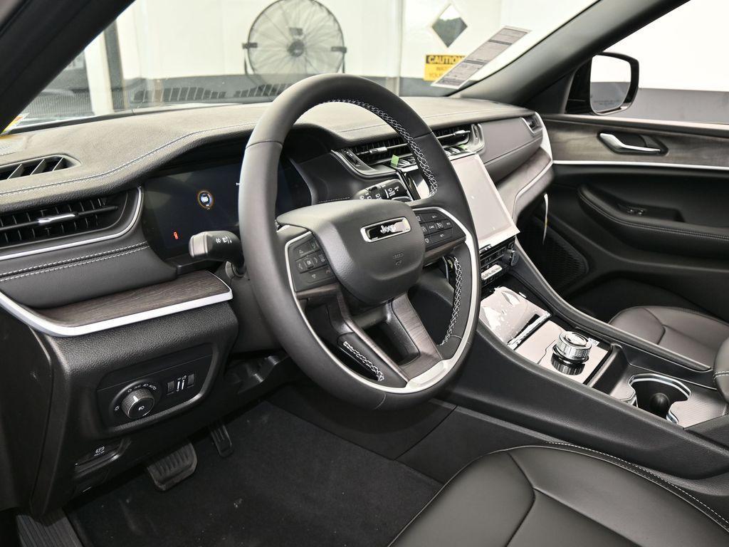 new 2025 Jeep Grand Cherokee L car