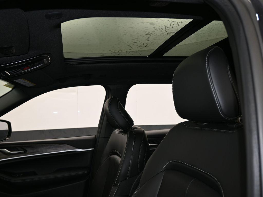 new 2025 Jeep Grand Cherokee L car