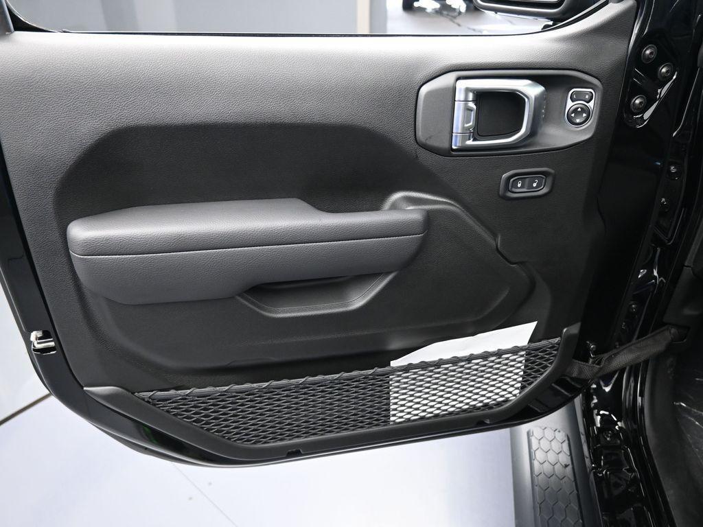 new 2025 Jeep Wrangler car