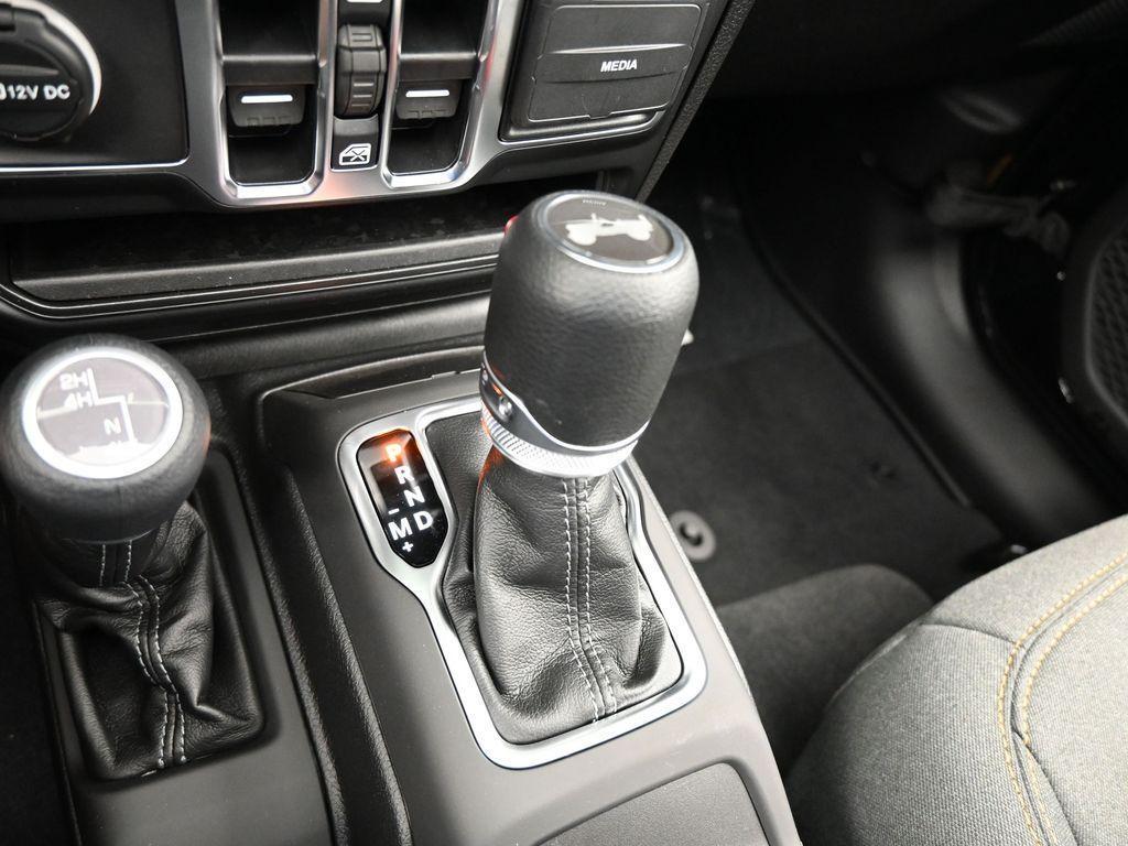 new 2025 Jeep Wrangler car
