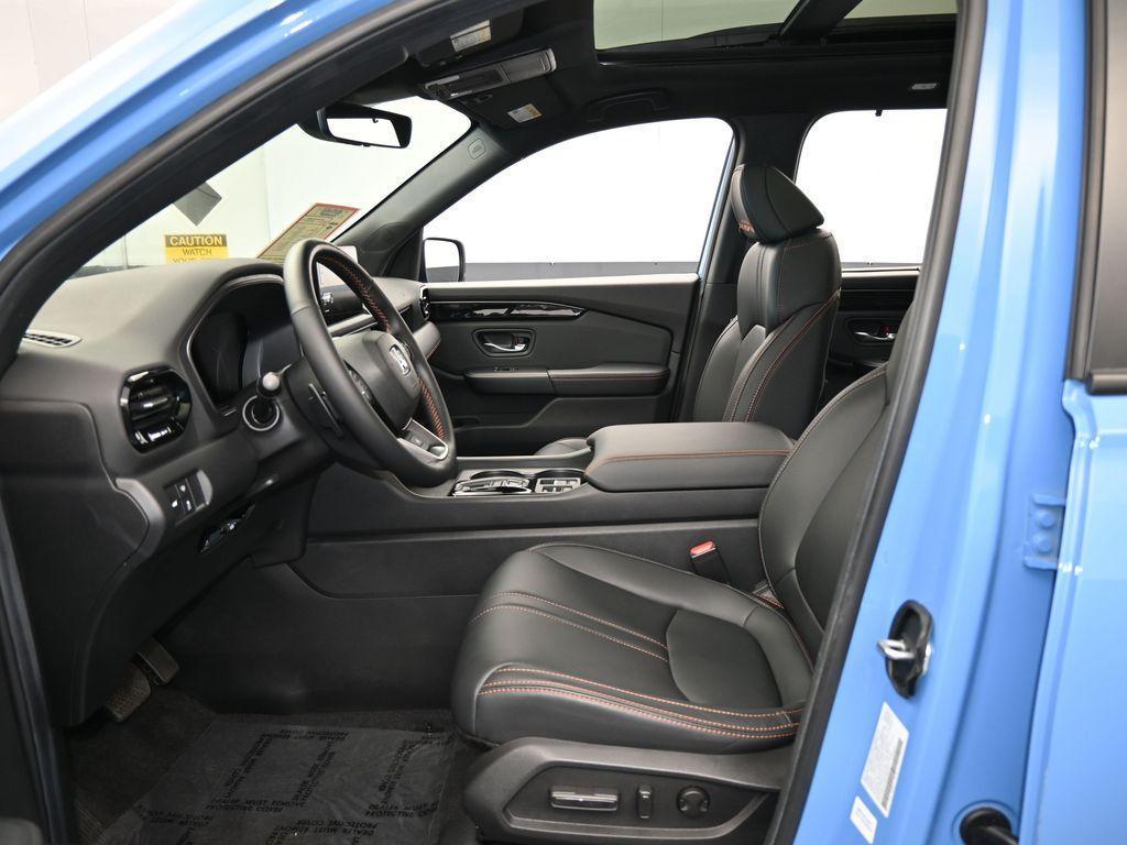 used 2025 Honda Pilot car, priced at $40,188