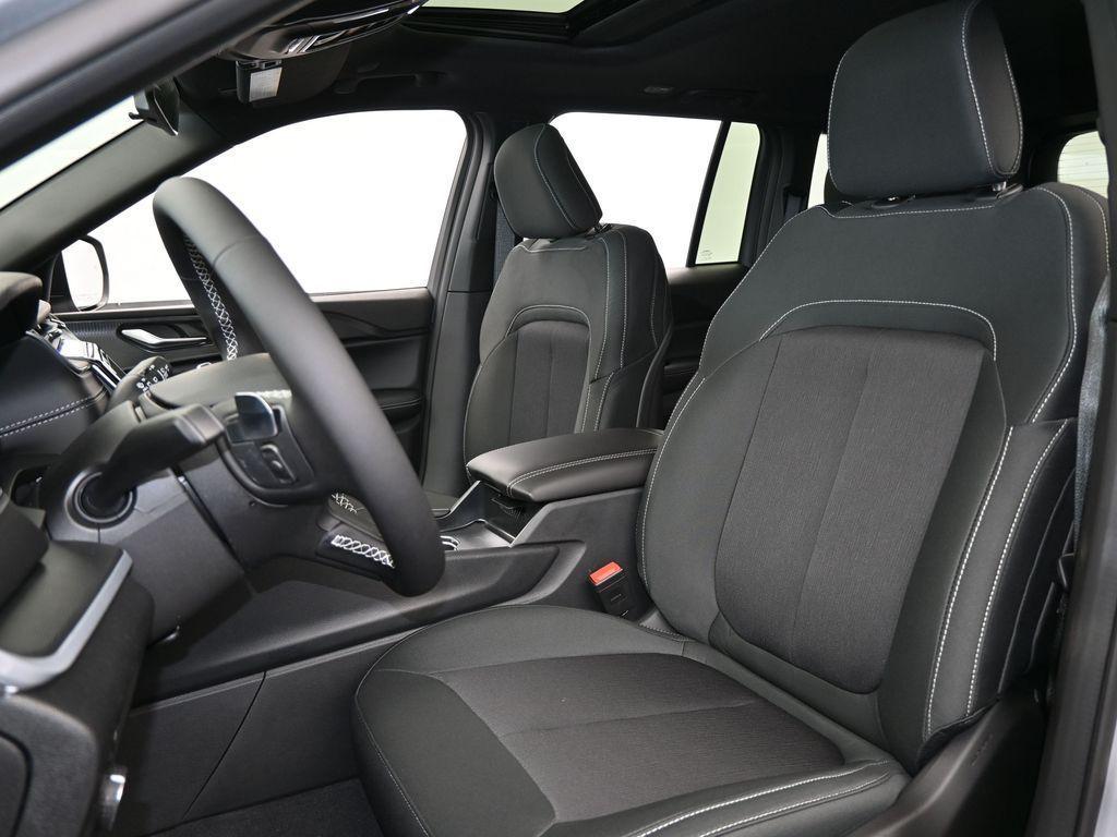 new 2025 Jeep Grand Cherokee car