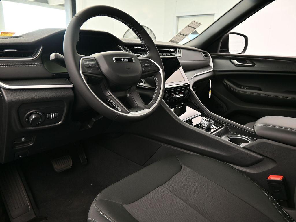 new 2025 Jeep Grand Cherokee car