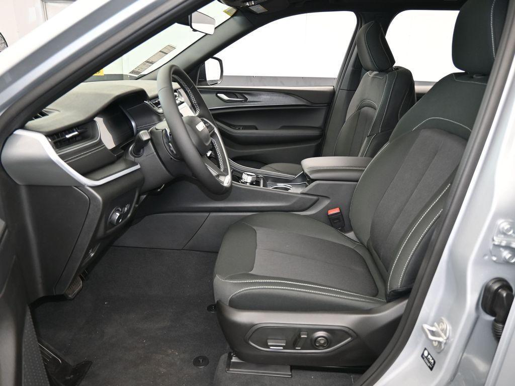 new 2025 Jeep Grand Cherokee car