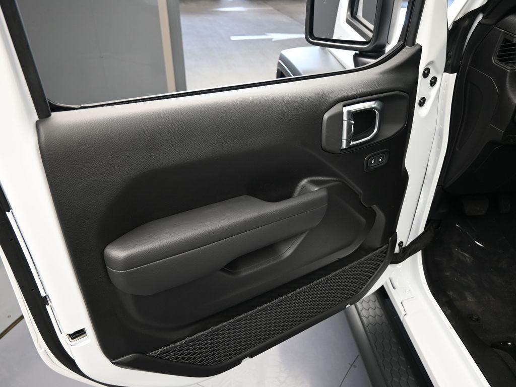 new 2025 Jeep Wrangler car