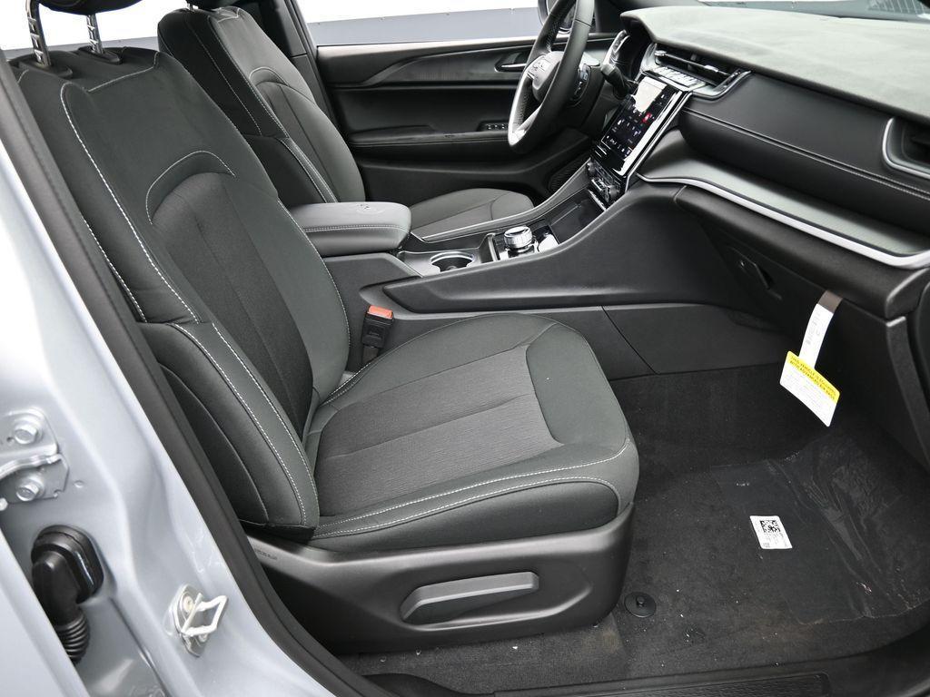new 2024 Jeep Grand Cherokee L car, priced at $43,325