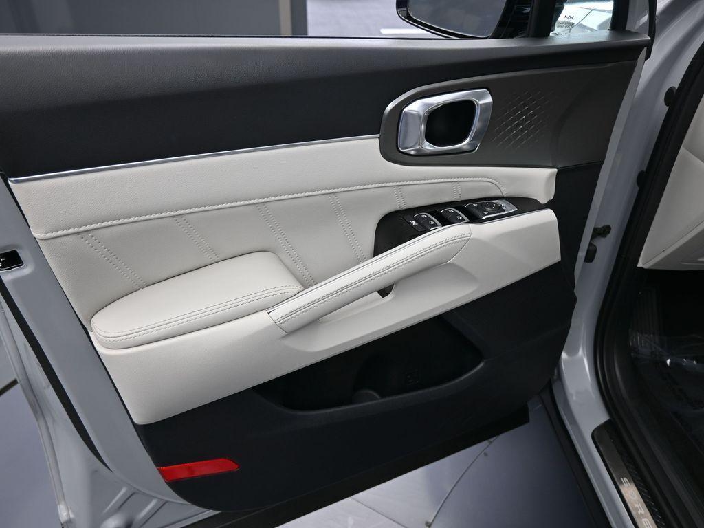 used 2023 Kia Sorento car, priced at $32,329