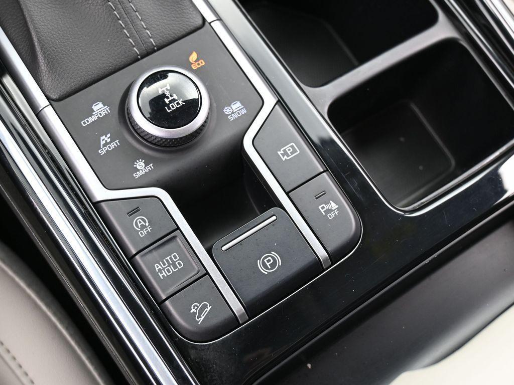 used 2023 Kia Sorento car, priced at $32,329
