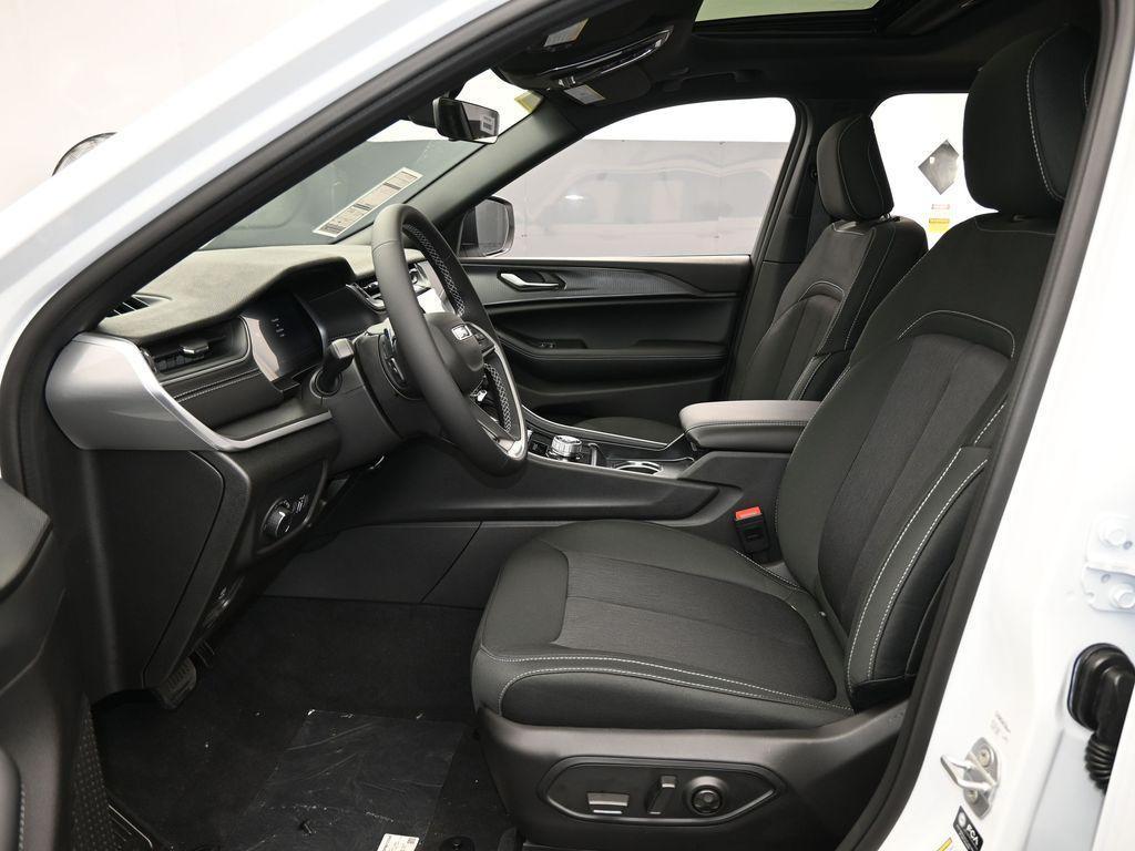 new 2025 Jeep Grand Cherokee car