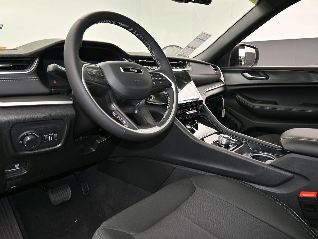 new 2025 Jeep Grand Cherokee car