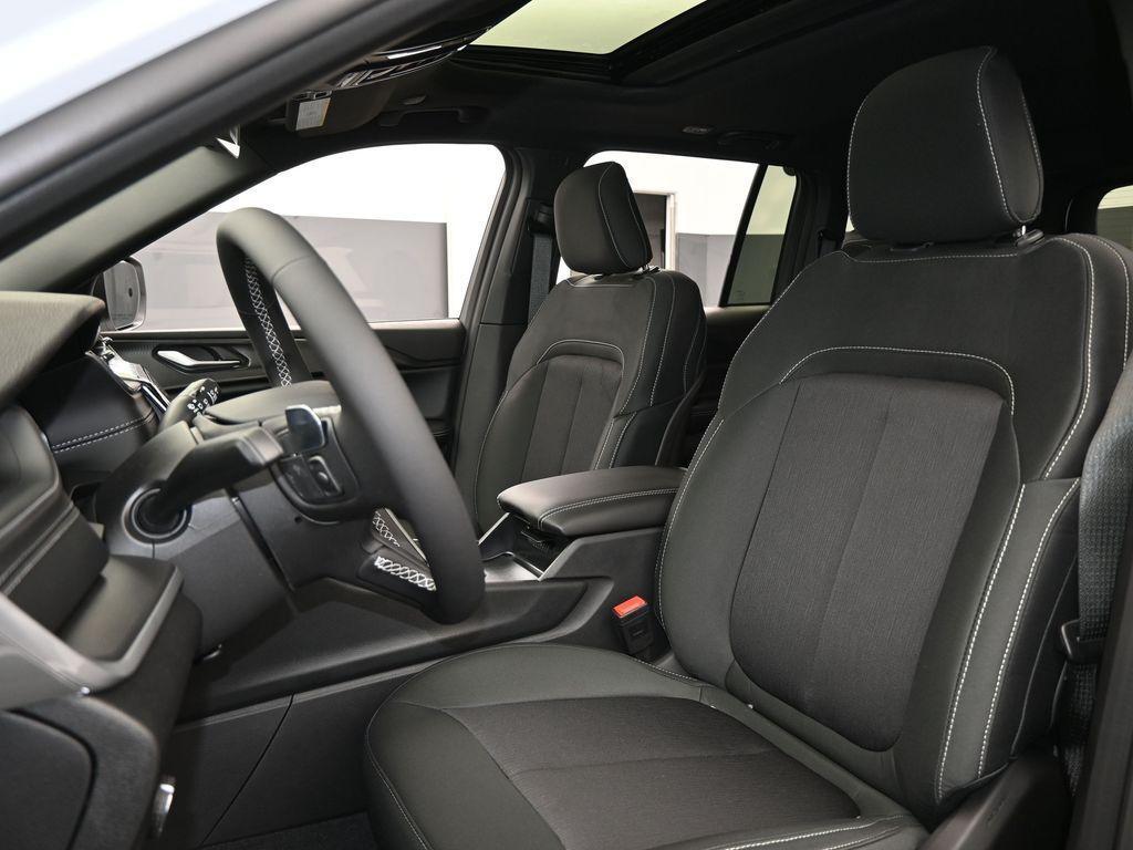 new 2025 Jeep Grand Cherokee car