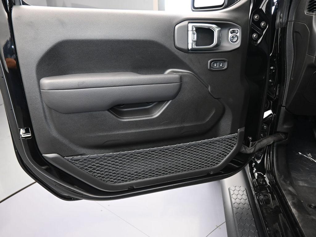 new 2025 Jeep Wrangler car