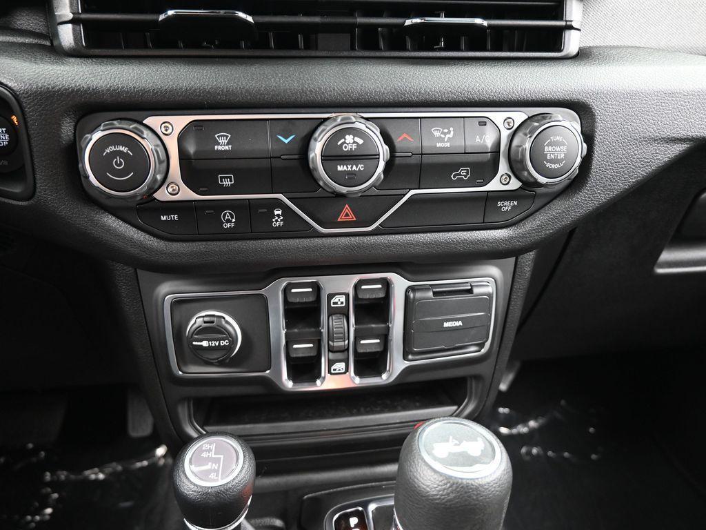 new 2025 Jeep Wrangler car