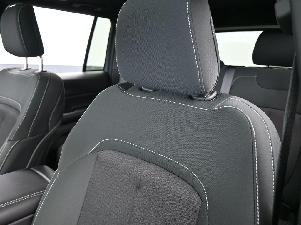 new 2025 Jeep Grand Cherokee car