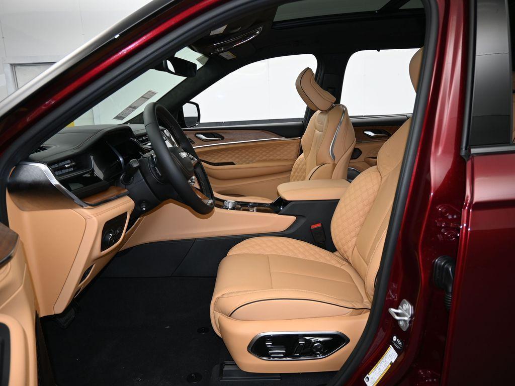 new 2025 Jeep Grand Cherokee L car