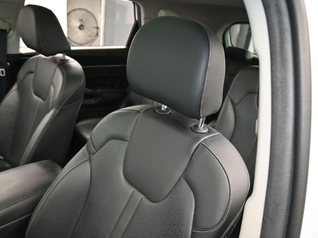 used 2023 Kia Sorento car, priced at $25,997