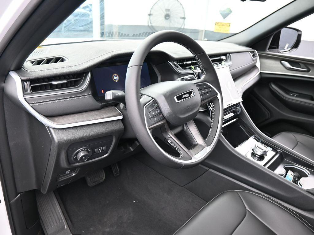 new 2025 Jeep Grand Cherokee car