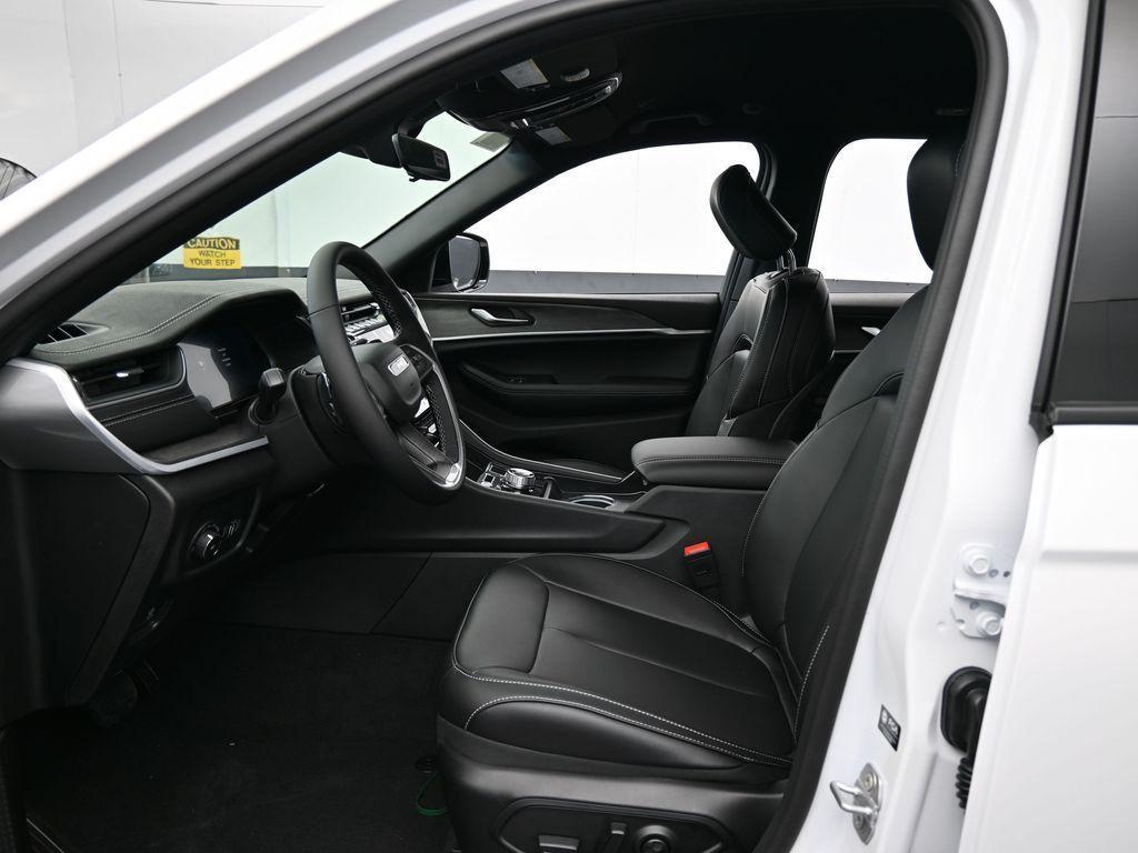 new 2025 Jeep Grand Cherokee car