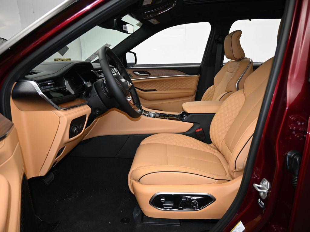 new 2025 Jeep Grand Cherokee car