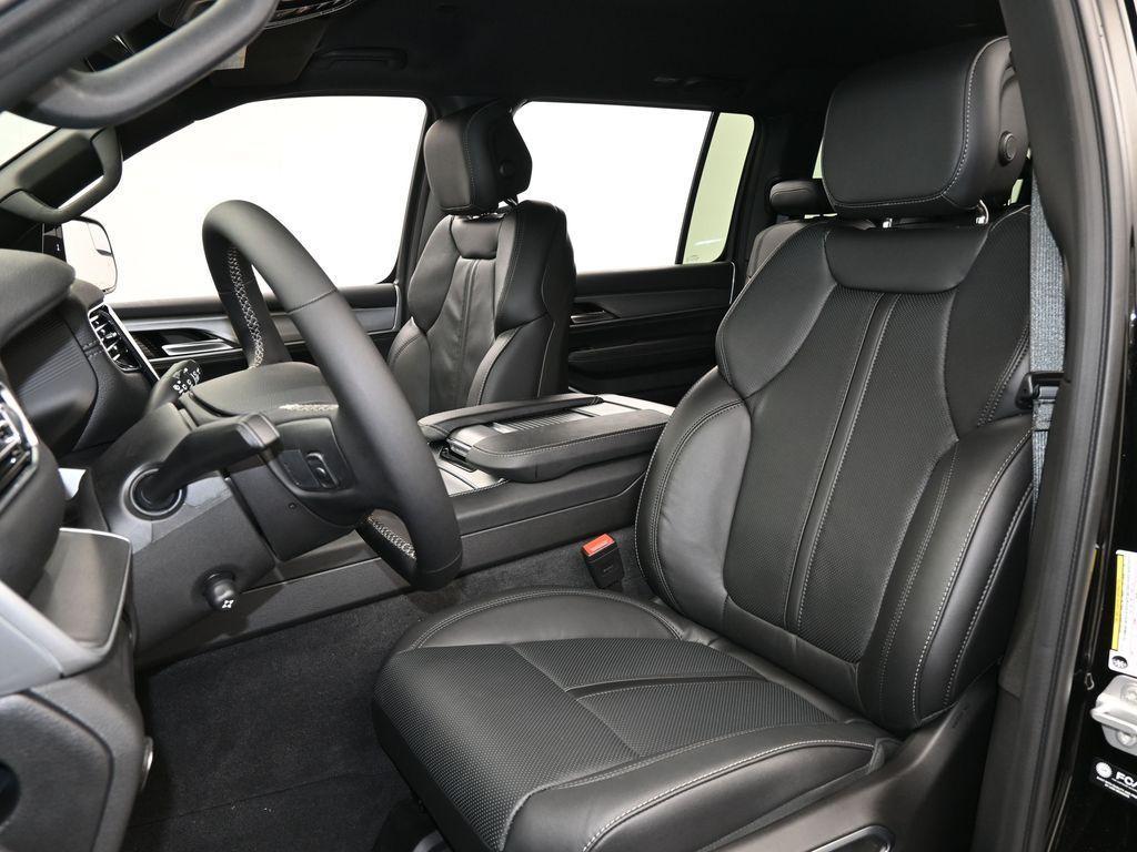 new 2025 Jeep Wagoneer L car