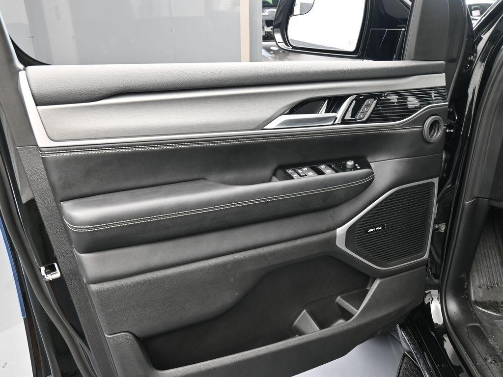 new 2025 Jeep Wagoneer L car