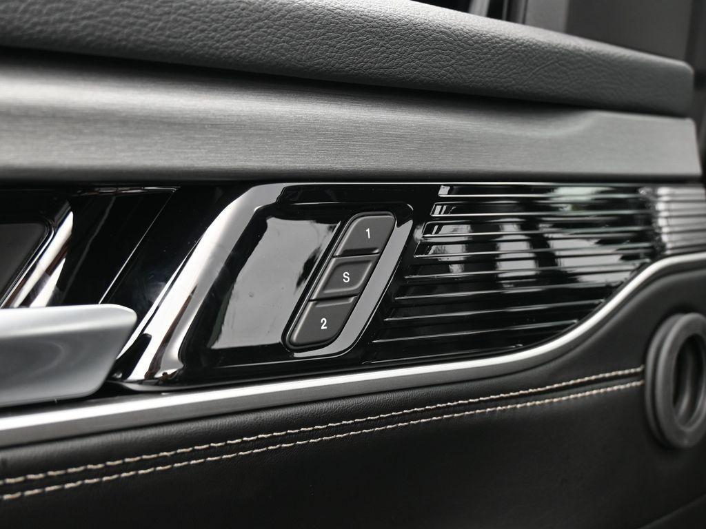 new 2025 Jeep Wagoneer L car