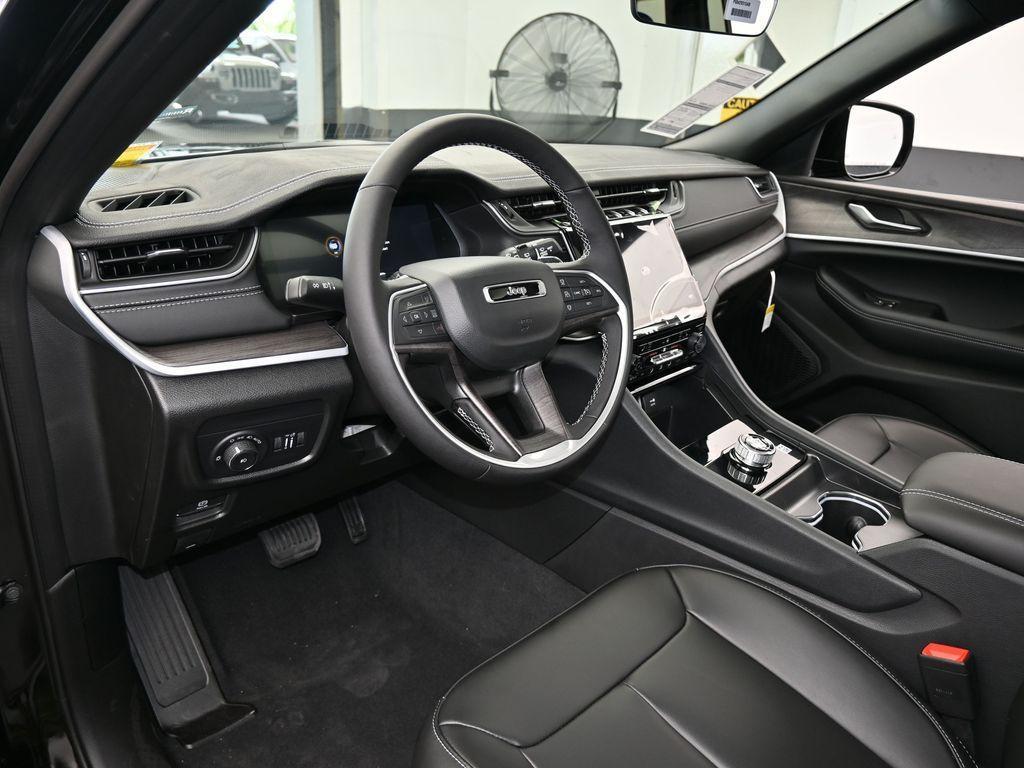 new 2025 Jeep Grand Cherokee L car