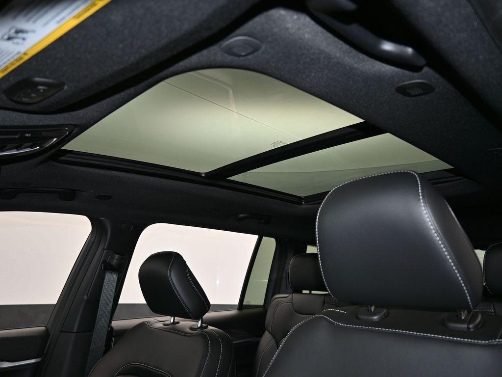 new 2025 Jeep Grand Cherokee L car