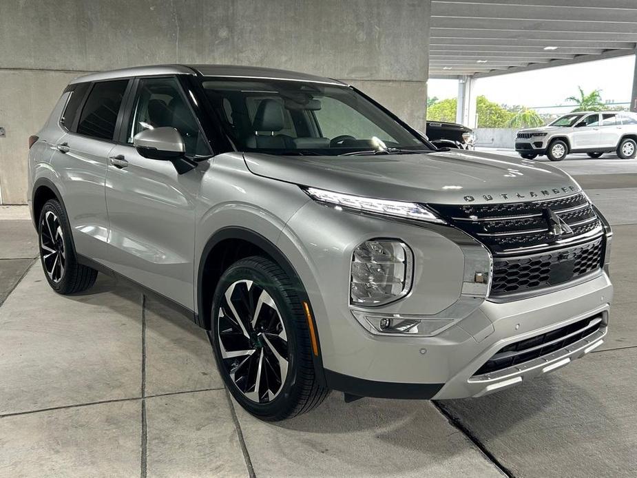 new 2024 Mitsubishi Outlander car, priced at $29,589